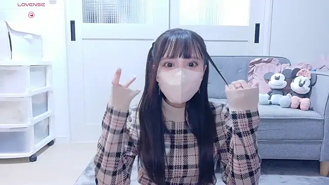 Snapshot of YURi_luv chatting on 11-05-25, 11:10 YURi luv online show from 11-05-25, 11:10