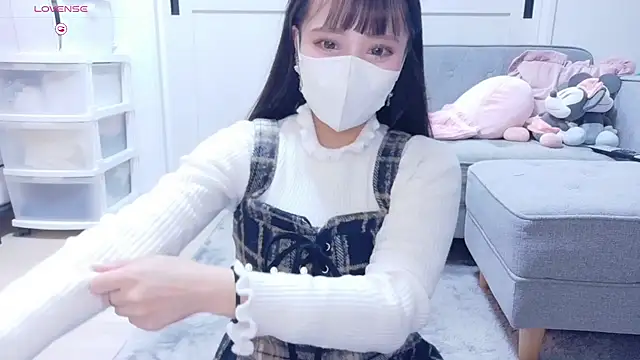 Snapshot of YURi_luv chatting on 11-16-25, 10:43 YURi luv online show from 11-16-25, 10:43