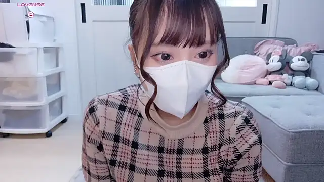 Snapshot of YURi_luv chatting on 12-15-25, 12:09 YURi luv online show from 12-15-25, 12:09