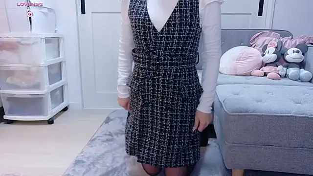 Snapshot of YURi_luv chatting on 12-16-25, 12:10 YURi luv online show from 12-16-25, 12:10