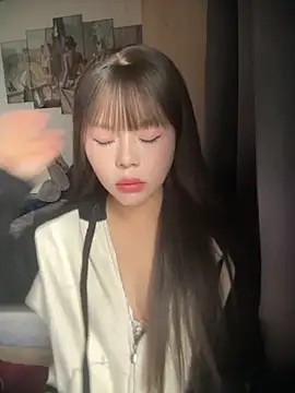 SarahBeii online show from 10-25-25, 03:03