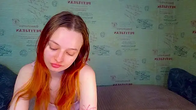 Snapshot of emi_less chatting on 05-29-26, 01:03 emi less online show from 05-29-26, 01:03