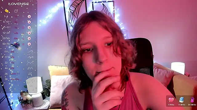 Snapshot of Hailey_Foxy chatting on 10-22-25, 08:58 Hailey Foxy online show from 10-22-25, 08:58