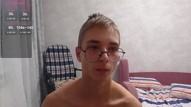 glasses cat online show from 10-10-25, 03:22