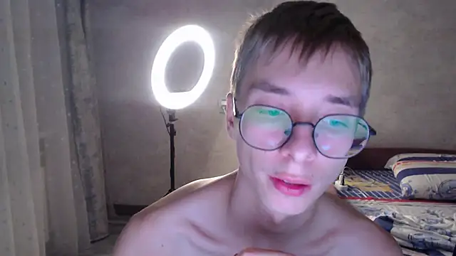 glasses cat online show from 11-11-25, 09:59