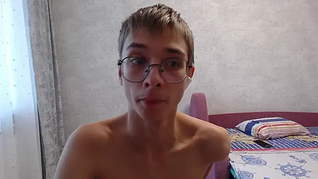 glasses cat online show from 11-15-25, 06:33