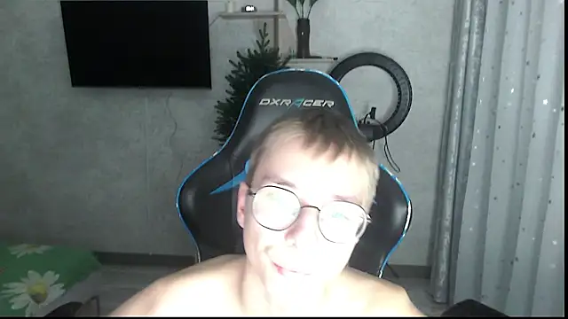 glasses cat online show from 01-09-26, 09:38