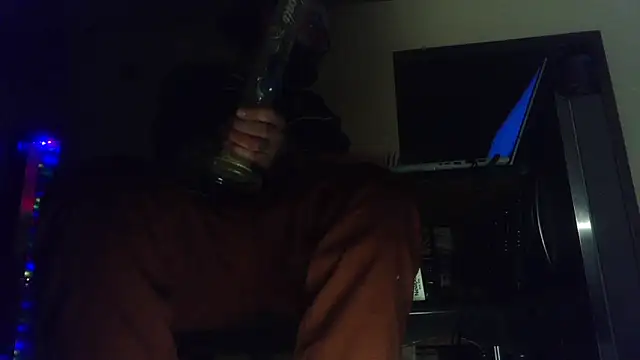 Snapshot of hungspundick1 chatting on 11-18-25, 08:08 hungspundick1 online show from 11-18-25, 08:08