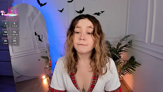 Lina Glow online show from 10-31-25, 06:58