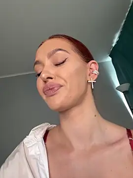 Snapshot of LittleFox___ chatting on 09-15-25, 06:24 LittleFox    online show from 09-15-25, 06:24