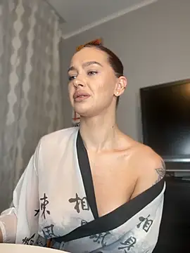 Snapshot of LittleFox___ chatting on 09-19-25, 07:10 LittleFox    online show from 09-19-25, 07:10