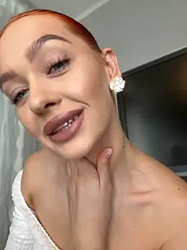 Snapshot of LittleFox___ chatting on 09-27-25, 06:29 LittleFox    online show from 09-27-25, 06:29