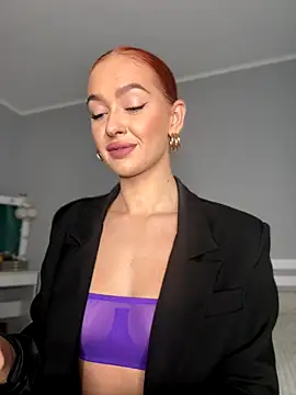 Snapshot of LittleFox___ chatting on 10-06-25, 07:06 LittleFox    online show from 10-06-25, 07:06