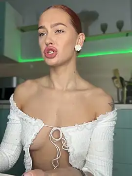 Snapshot of LittleFox___ chatting on 10-09-25, 06:00 LittleFox    online show from 10-09-25, 06:00