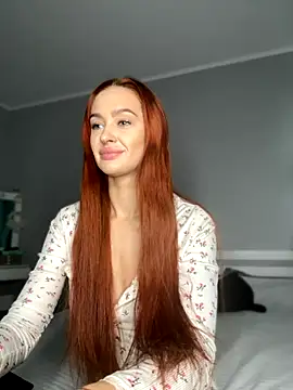 Snapshot of LittleFox___ chatting on 10-22-25, 06:35 LittleFox    online show from 10-22-25, 06:35