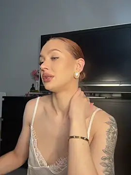 LittleFox    online show from 04-23-26, 06:58