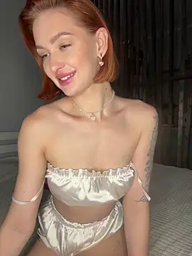 Snapshot of LittleFox___ chatting on 05-23-26, 06:18 LittleFox online show from 05-23-26, 06:18