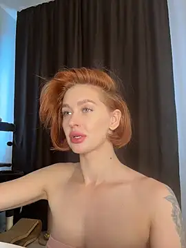 Snapshot of LittleFox___ chatting on 05-27-26, 06:32 LittleFox online show from 05-27-26, 06:32