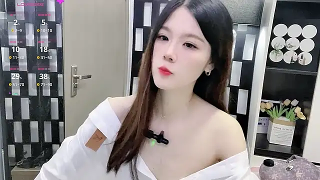 Snapshot of Yueyue-MM chatting on 10-26-25, 12:16 Yueyue-MM online show from 10-26-25, 12:16