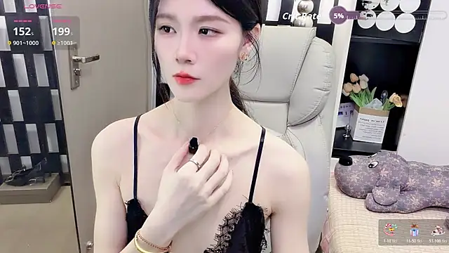 Snapshot of Yueyue-MM chatting on 05-02-26, 01:05 Yueyue-MM online show from 05-02-26, 01:05