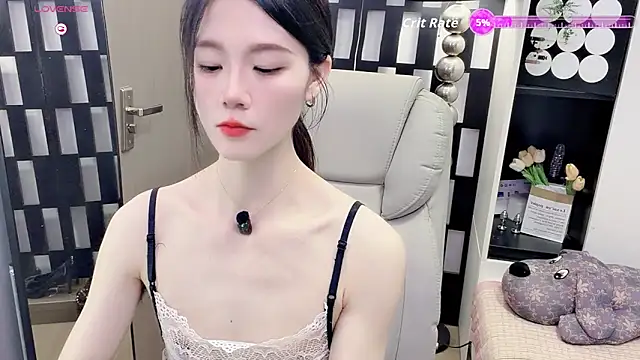 Snapshot of Yueyue-MM chatting on 05-18-26, 04:07 Yueyue-MM online show from 05-18-26, 04:07