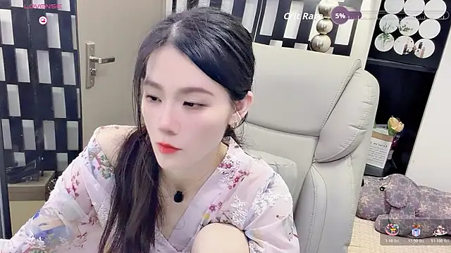 Snapshot of Yueyue-MM chatting on 06-07-26, 01:04 Yueyue-MM online show from 06-07-26, 01:04