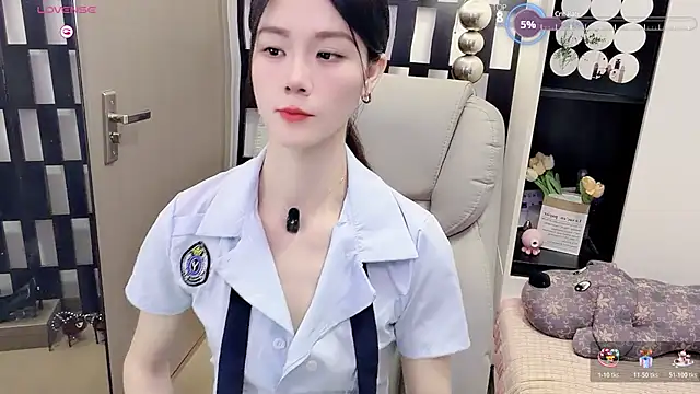 Snapshot of Yueyue-MM chatting on 06-11-26, 02:53 Yueyue-MM online show from 06-11-26, 02:53