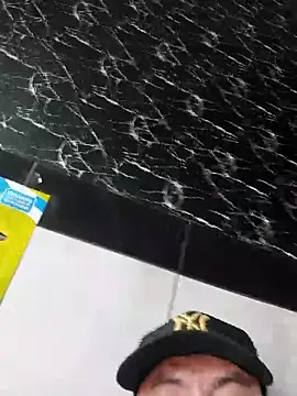 Snapshot of andrerj22 chatting on 10-04-25, 06:17 andrerj22 online show from 10-04-25, 06:17