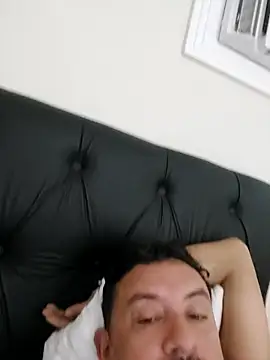 Snapshot of andrerj22 chatting on 10-06-25, 03:53 andrerj22 online show from 10-06-25, 03:53