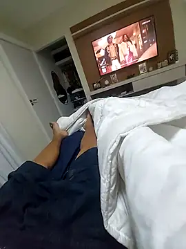 Snapshot of andrerj22 chatting on 10-20-25, 04:18 andrerj22 online show from 10-20-25, 04:18