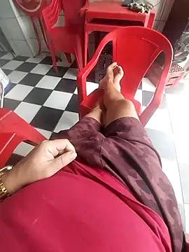 Snapshot of andrerj22 chatting on 10-31-25, 06:09 andrerj22 online show from 10-31-25, 06:09