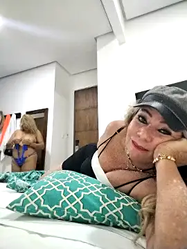 Snapshot of _SARAI_DUPONT chatting on 11-28-25, 10:45 SARAI DUPONT online show from 11-28-25, 10:45