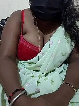 Snapshot of Silk_Smitha_27 chatting on 11-04-25, 05:34 Silk Smitha 27 online show from 11-04-25, 05:34