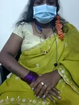 Snapshot of Silk_Smitha_27 chatting on 12-17-25, 09:26 Silk Smitha 27 online show from 12-17-25, 09:26