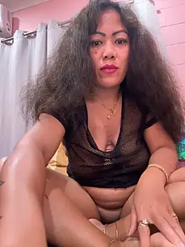Snapshot of Lindarossyta chatting on 11-02-25, 11:40 Lindarossyta online show from 11-02-25, 11:40