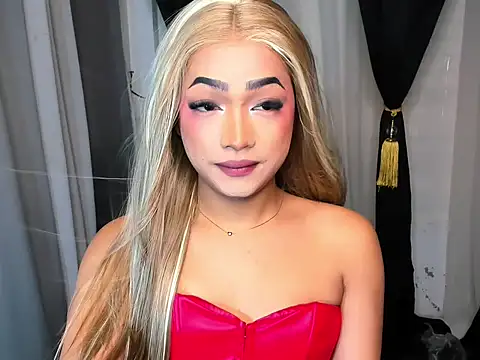 Snapshot of WenceSmith chatting on 10-08-25, 02:14 WenceSmith online show from 10-08-25, 02:14