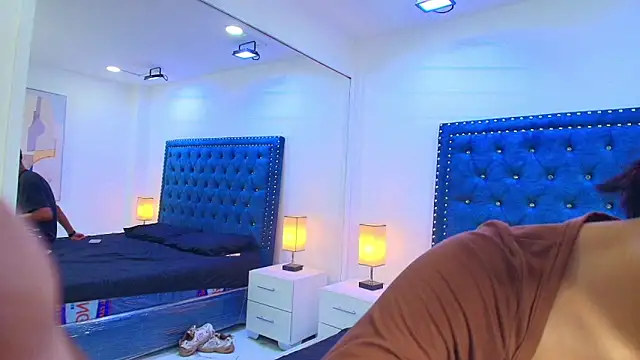 Snapshot of Damian_and_roxanne chatting on 09-12-25, 12:27 Damian and roxanne online show from 09-12-25, 12:27