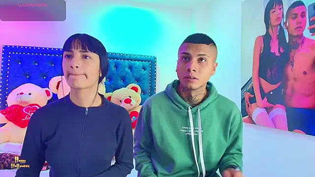 Snapshot of Damian_and_roxanne chatting on 10-20-25, 12:49 Damian and roxanne online show from 10-20-25, 12:49