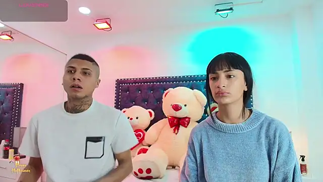 Snapshot of Damian_and_roxanne chatting on 10-25-25, 12:34 Damian and roxanne online show from 10-25-25, 12:34