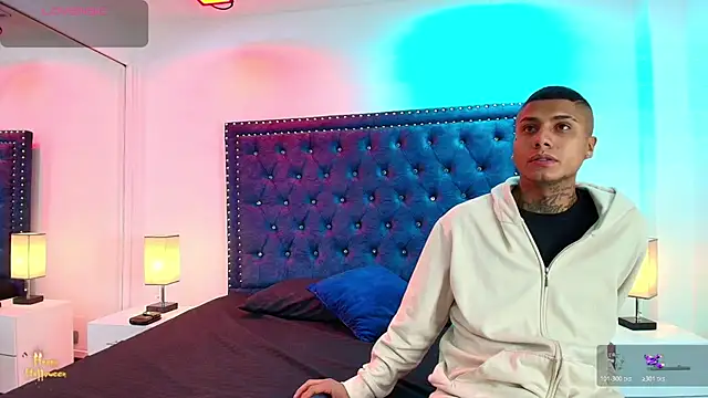 Snapshot of Damian_and_roxanne chatting on 10-26-25, 12:33 Damian and roxanne online show from 10-26-25, 12:33