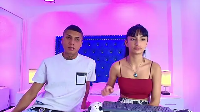 Snapshot of Damian_and_roxanne chatting on 11-07-25, 12:38 Damian and roxanne online show from 11-07-25, 12:38