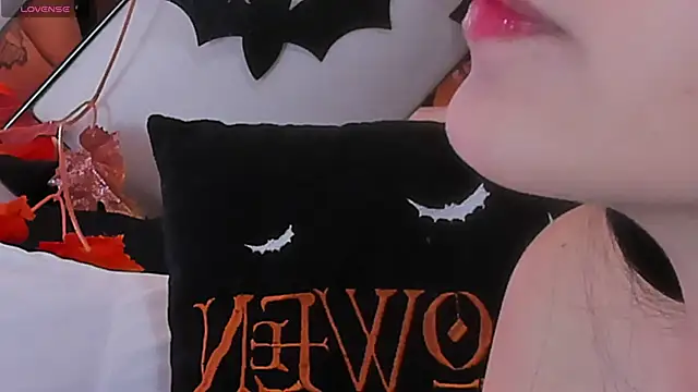 Snapshot of foxybunny chatting on 10-22-25, 01:06 foxybunny online show from 10-22-25, 01:06