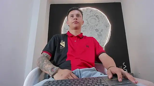 liaamsmiith  online show from 10-18-25, 12:17