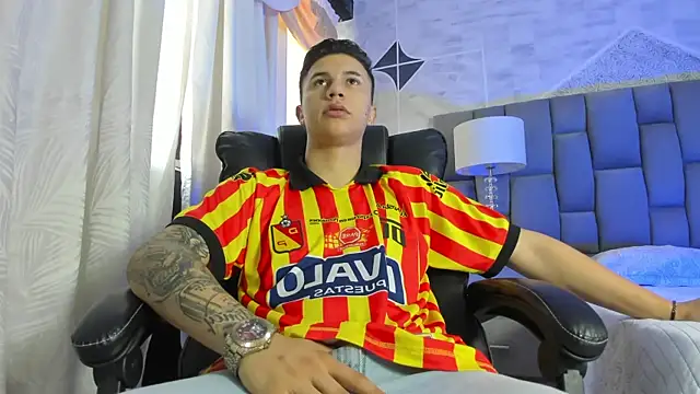 liaamsmiith  online show from 10-21-25, 12:28