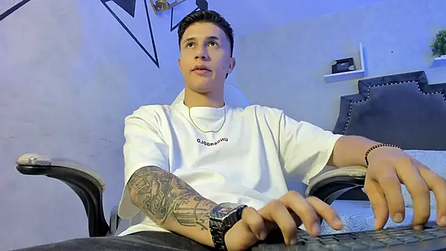 liaamsmiith  online show from 11-23-25, 12:49