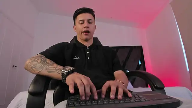 liaamsmiith  online show from 12-01-25, 12:10