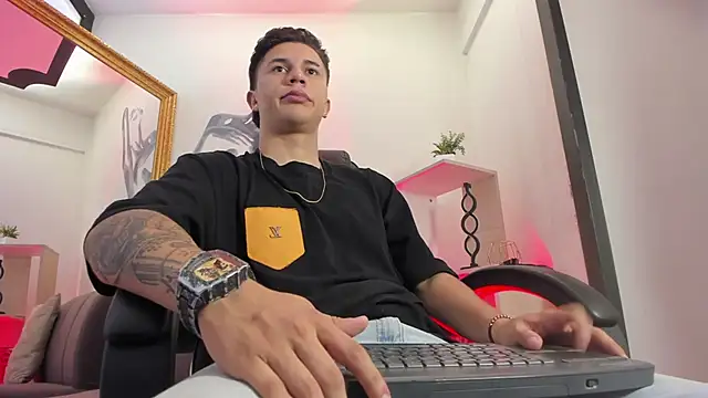 liaamsmiith  online show from 02-13-26, 01:18