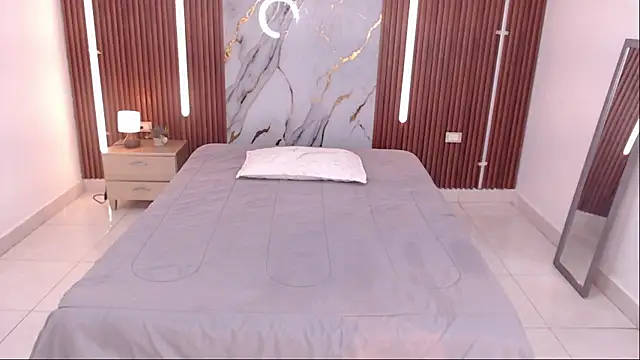 Snapshot of shena_nomy1 chatting on 12-17-25, 08:04 shena nomy1 online show from 12-17-25, 08:04