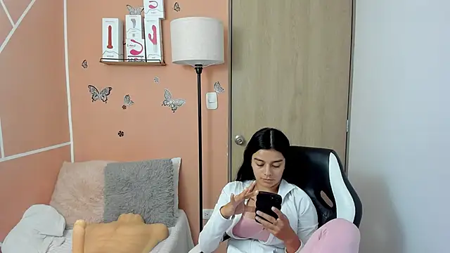 Snapshot of valerihouse chatting on 12-26-24, 09:37 valerihouse online show from 12-26-24, 09:37