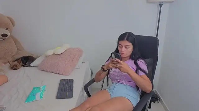 Snapshot of valerihouse chatting on 10-24-25, 12:52 valerihouse online show from 10-24-25, 12:52